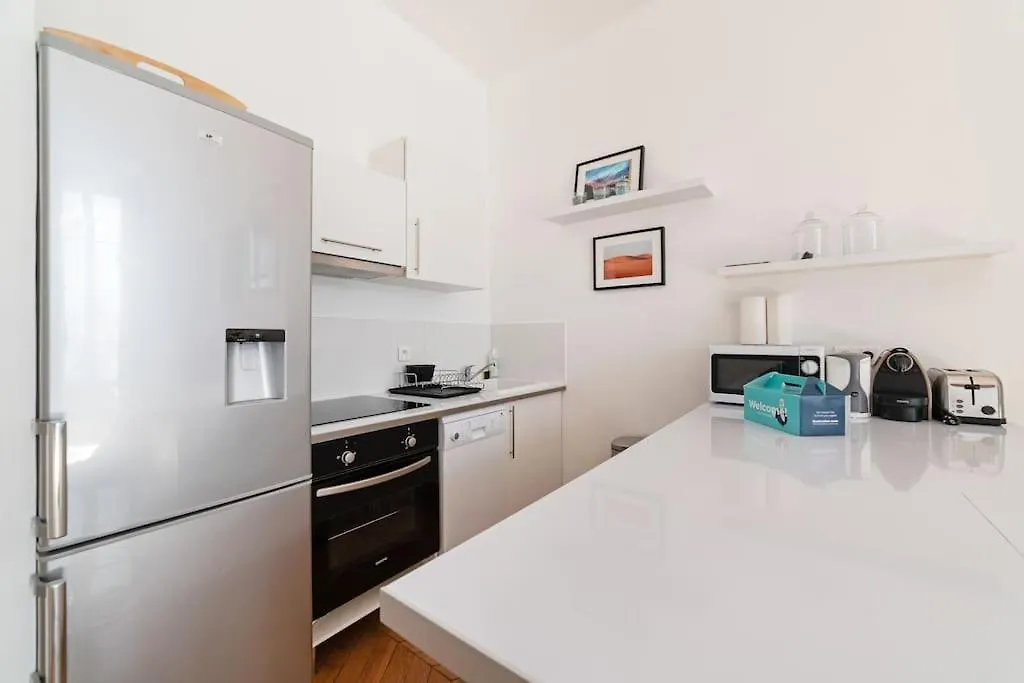 Luxe 1-Br Gem Louvre & Opera Apartment Paris