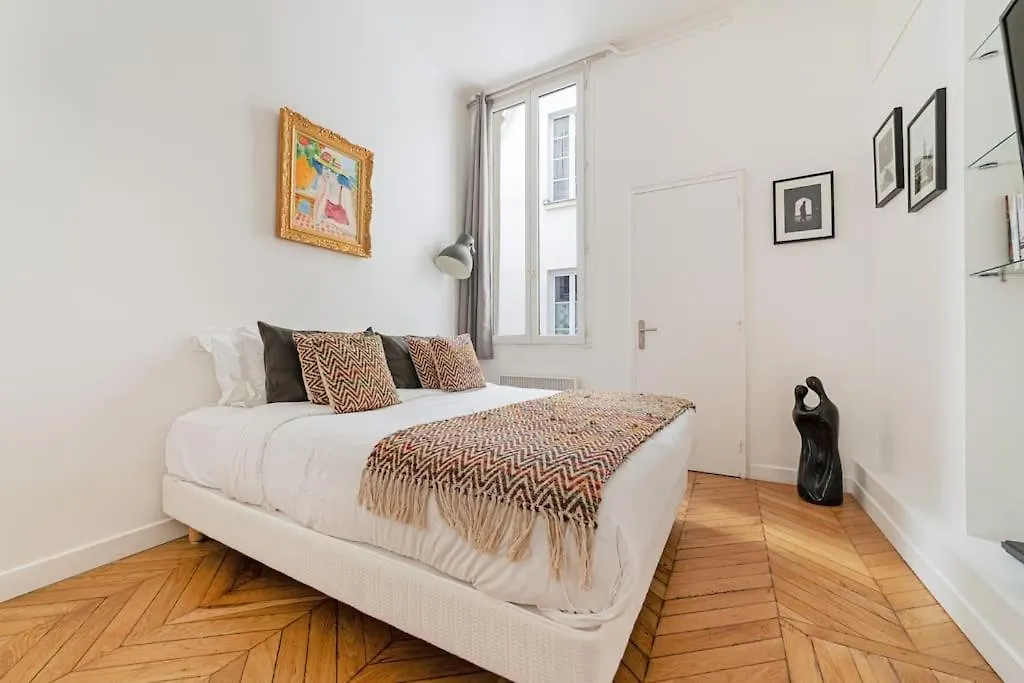 Luxe 1-Br Gem Louvre & Opera Apartment Paris France