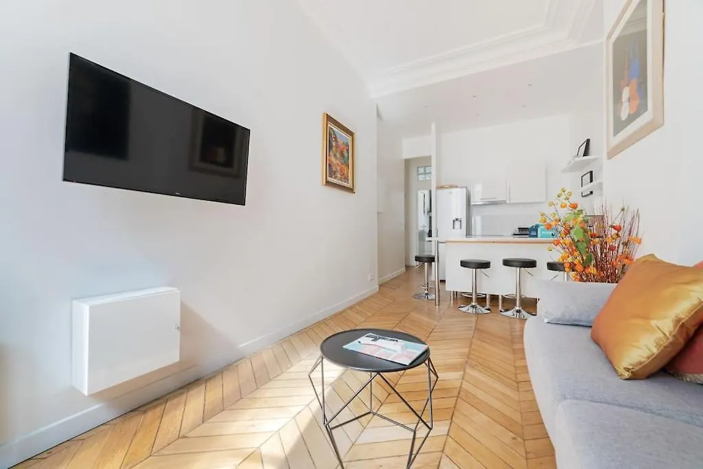 Luxe 1-Br Gem Louvre & Opera Apartment Paris