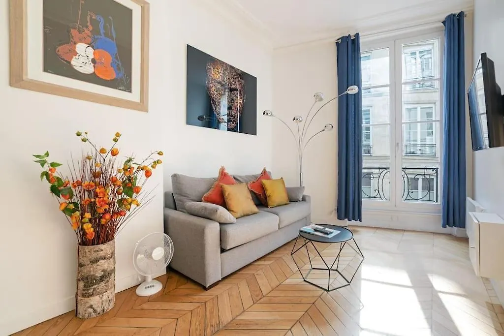 Luxe 1-Br Gem Louvre & Opera Apartment Paris